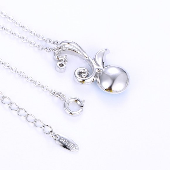 Gorgeous Tri-leaf Swarovski Necklace - Picture 6 of 11